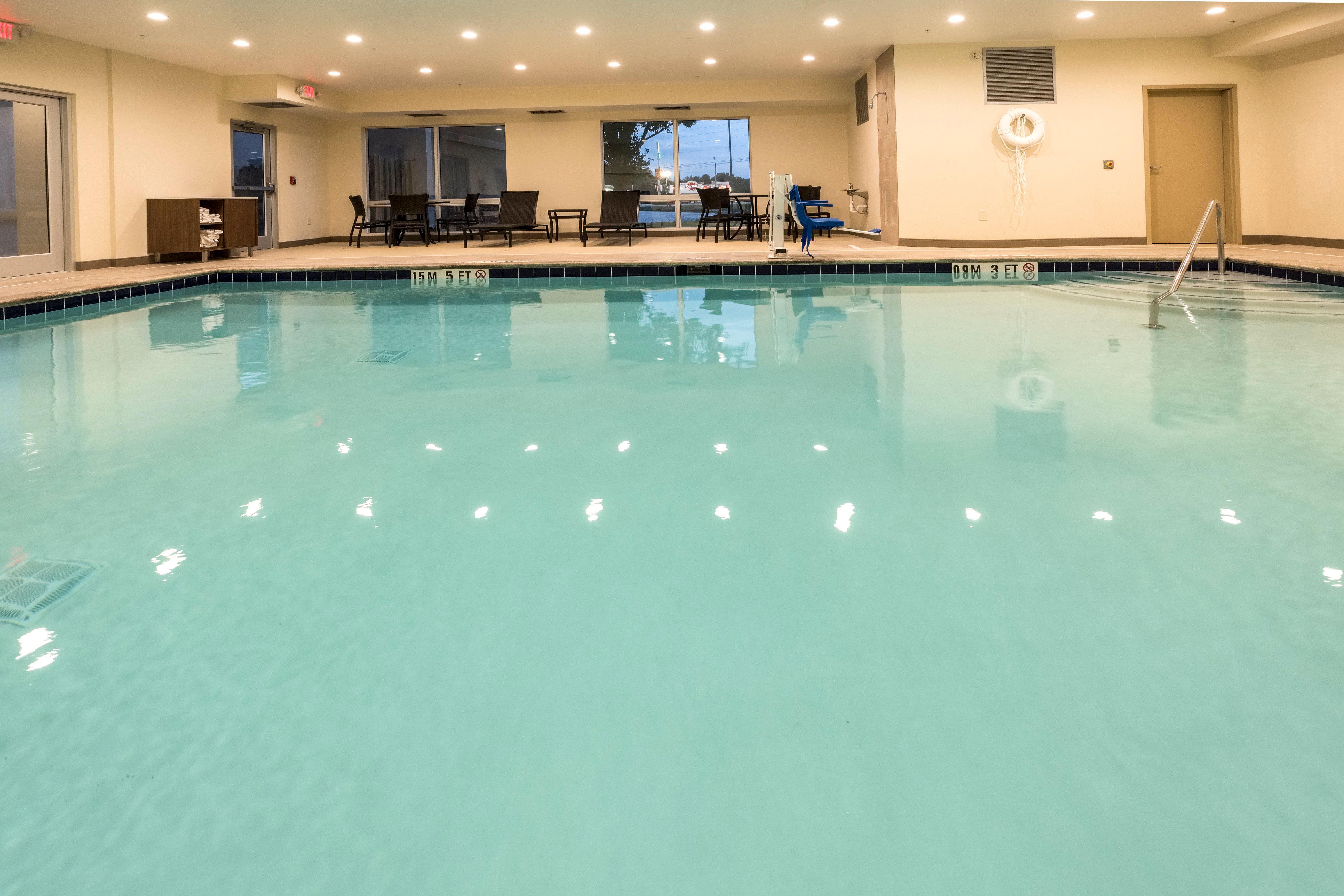 Holiday Inn Express & Suites - Commerce By Ihg Екстериор снимка