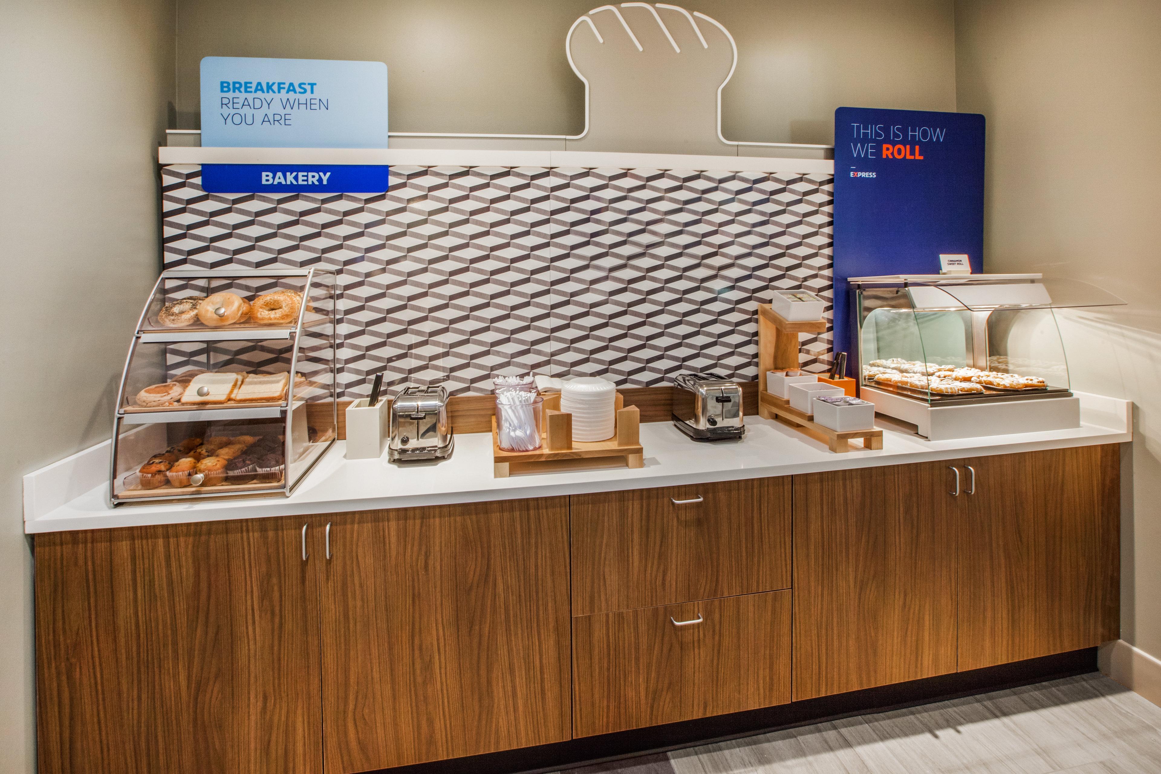 Holiday Inn Express & Suites - Commerce By Ihg Екстериор снимка