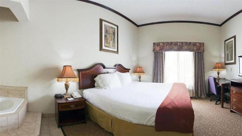 Holiday Inn Express & Suites - Commerce By Ihg Екстериор снимка
