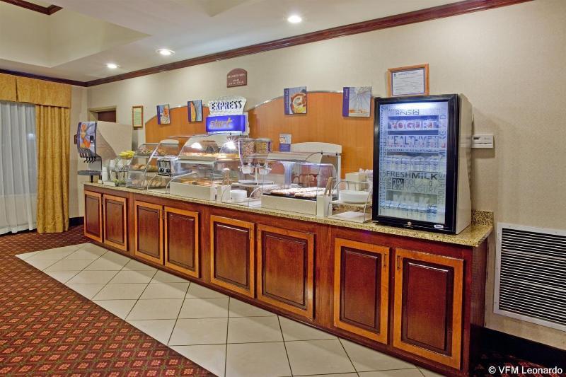 Holiday Inn Express & Suites - Commerce By Ihg Екстериор снимка