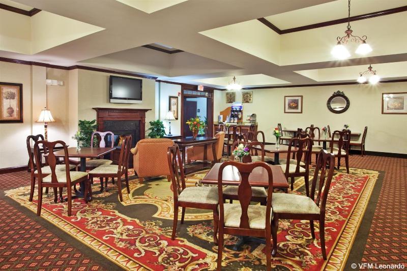 Holiday Inn Express & Suites - Commerce By Ihg Екстериор снимка