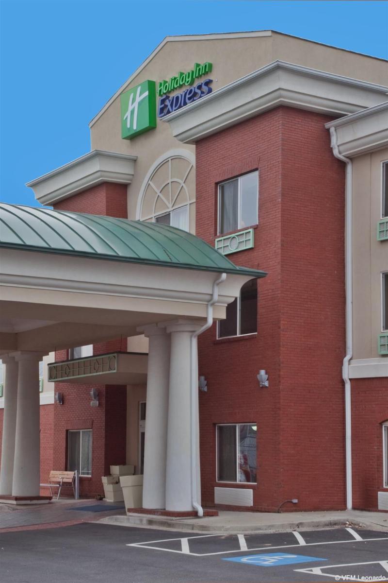 Holiday Inn Express & Suites - Commerce By Ihg Екстериор снимка