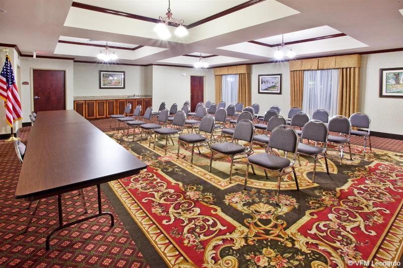 Holiday Inn Express & Suites - Commerce By Ihg Екстериор снимка