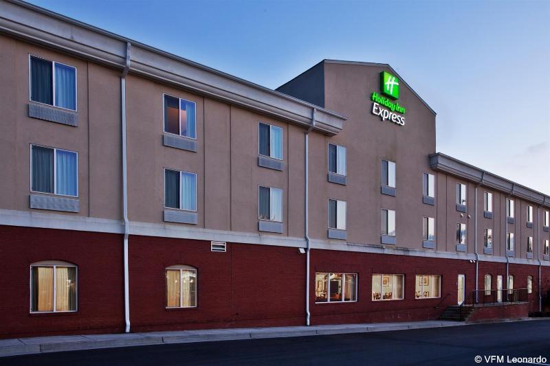 Holiday Inn Express & Suites - Commerce By Ihg Екстериор снимка