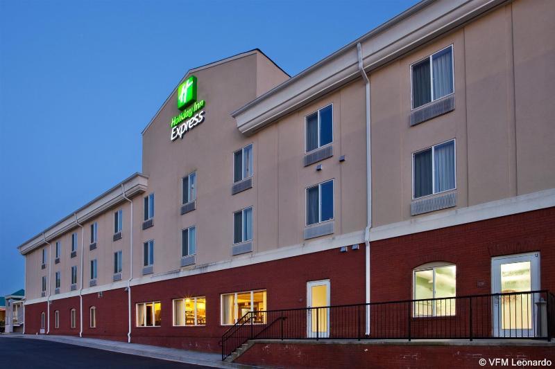 Holiday Inn Express & Suites - Commerce By Ihg Екстериор снимка